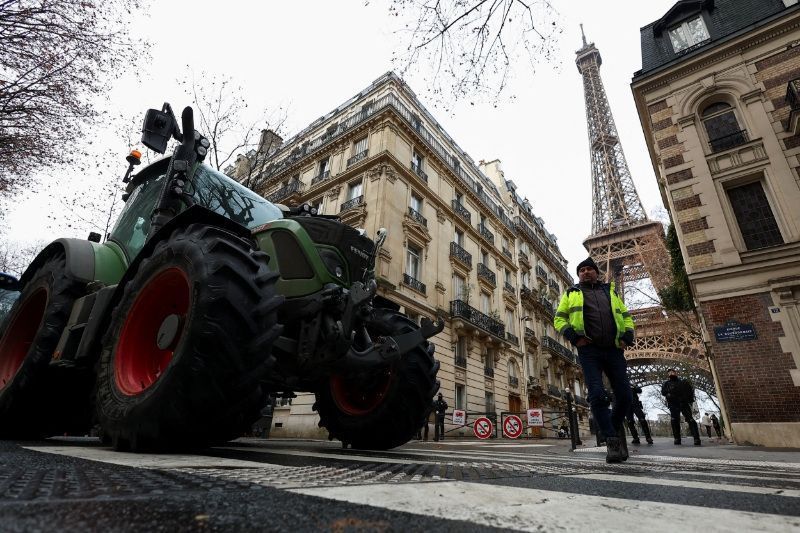 agricultores-franceses-fazem-bloqueio-em-porto-contra-acordo-mercosul-ue