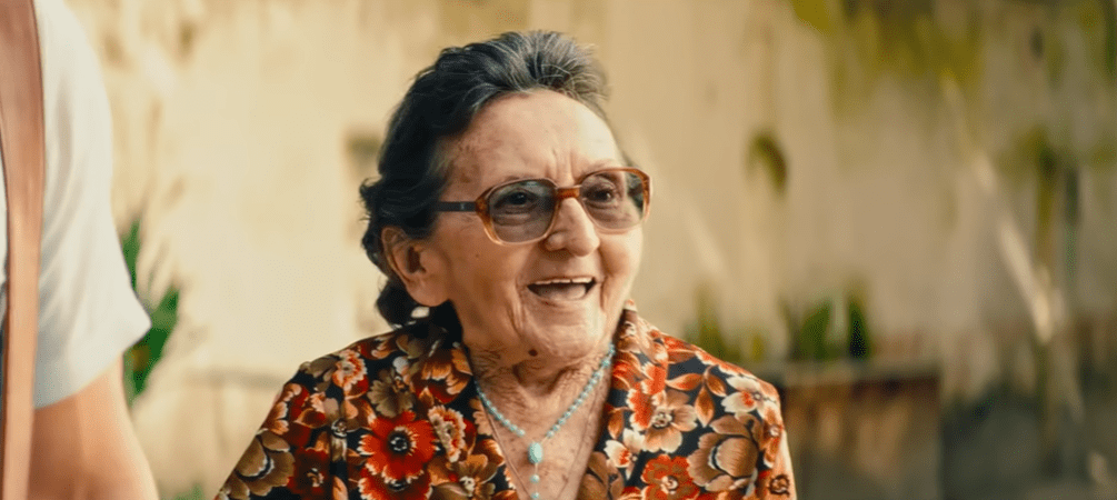tania-maria-recebe-premio-por-atuacao-em-“o-agente-secreto”