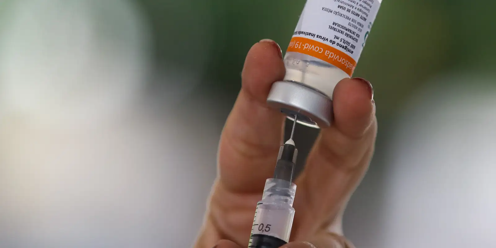 ha-5-anos,-brasil-aplicava-primeiras-doses-de-vacina-contra-a-covid-19