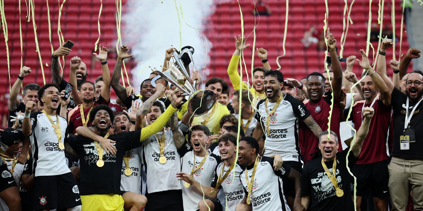 corinthians-vence-flamengo-e-e-bicampeao-da-supercopa-rei