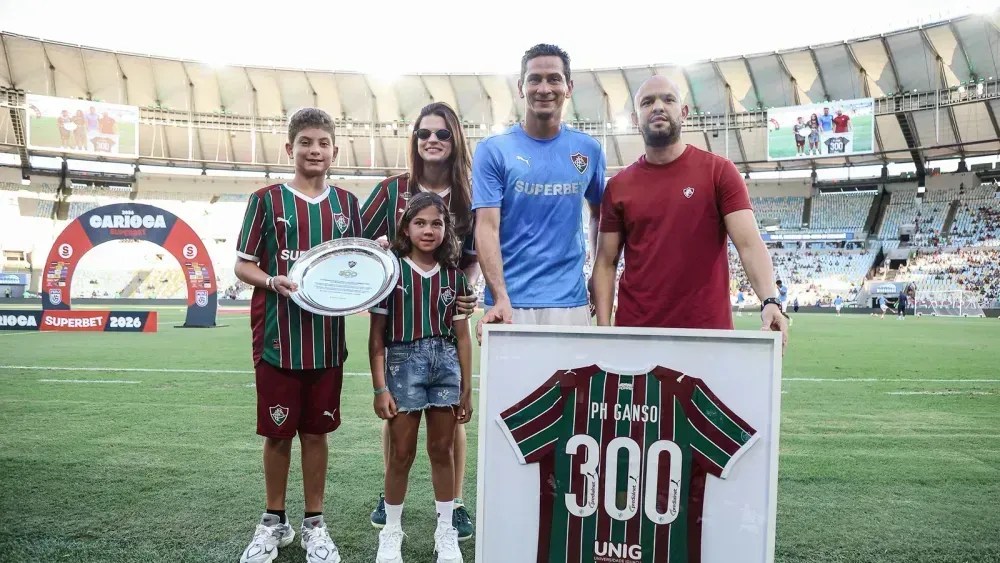 ganso-e-homenageado-por-marca-historica-com-a-camisa-do-fluminense