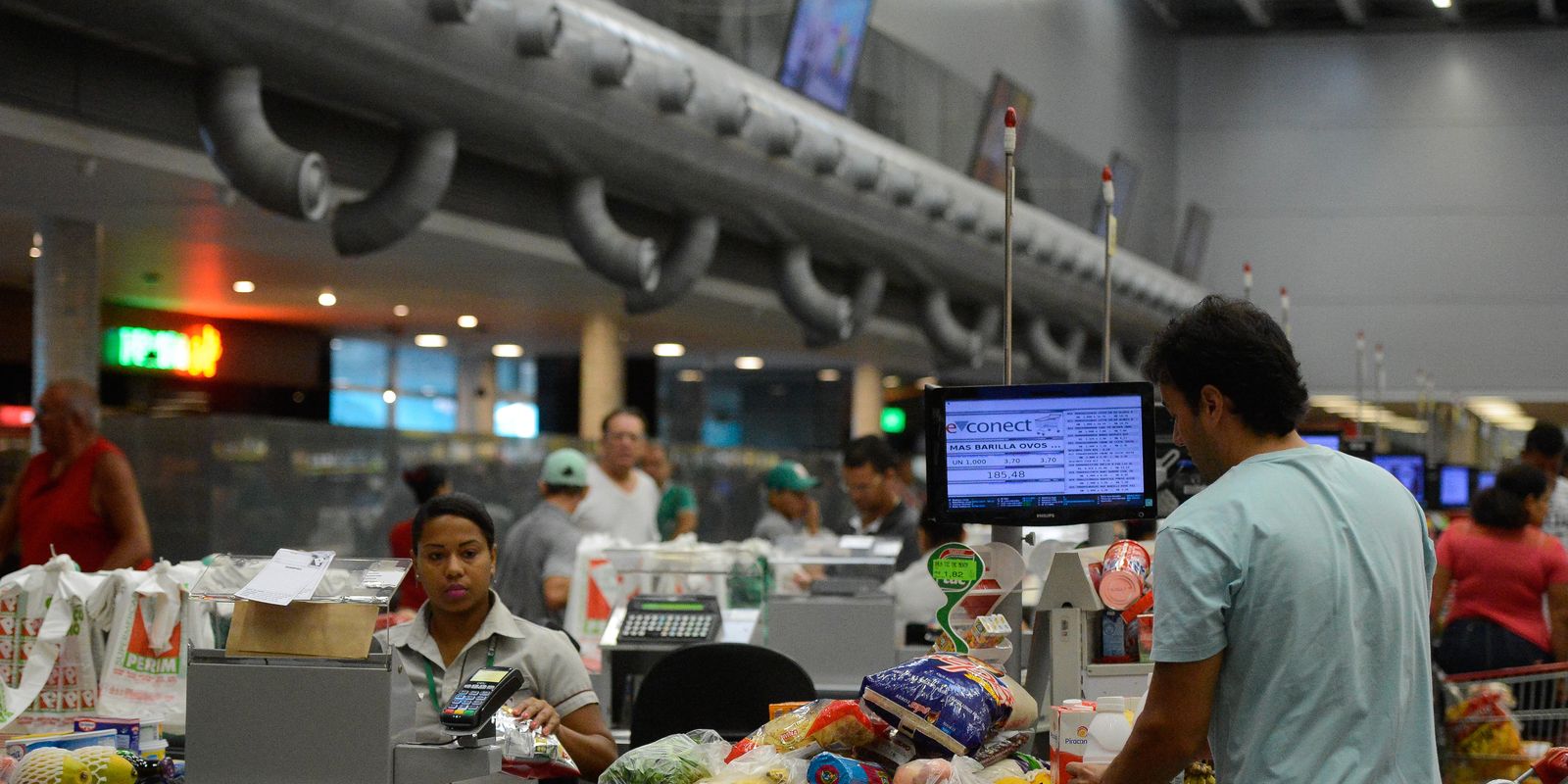 governo-adia-por-90-dias-regra-sobre-trabalho-no-comercio-em-feriados
