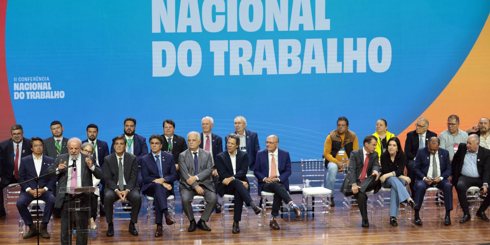 fim-do-6×1:-lula-propoe-negociacao-entre-patroes,-empregados-e-governo