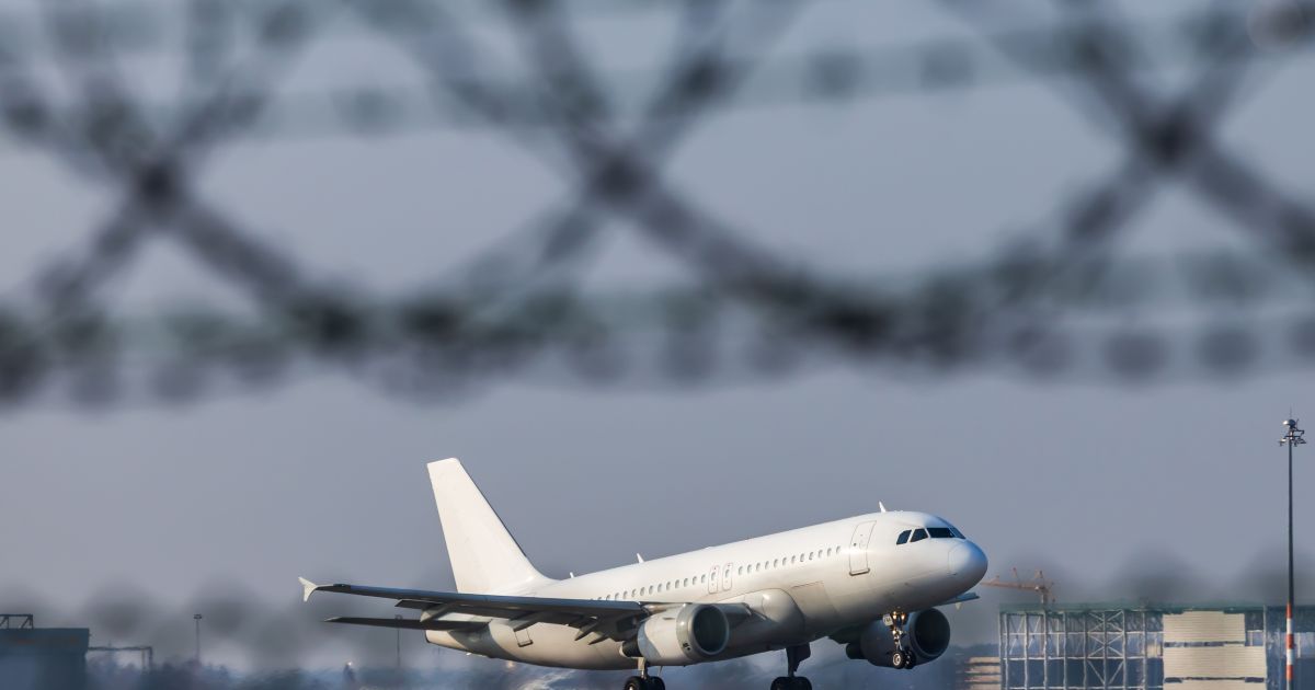 voo-de-repatriacao-da-franca-e-obrigado-a-retornar-apos-alerta-de-misseis