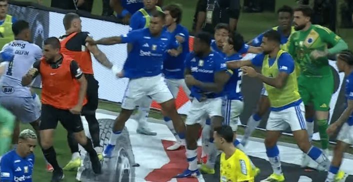 arbitro-relata-23-expulsoes-apos-pancadaria-em-cruzeiro-x-atletico-mg