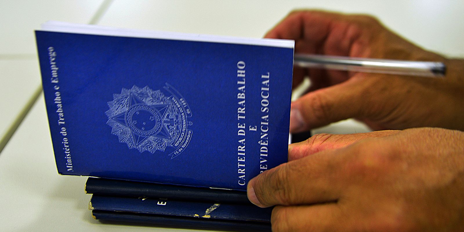 brasil-cria-255,3-mil-postos-de-trabalho-em-fevereiro,-aponta-caged