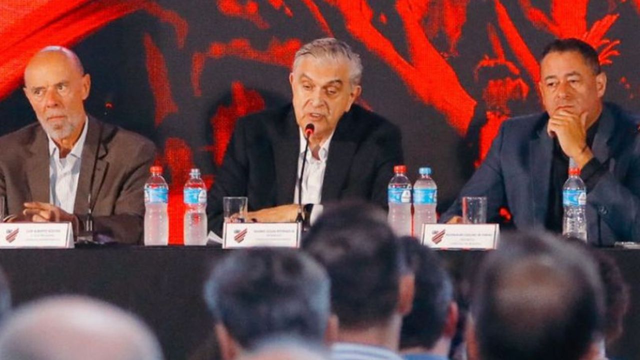 saf,-reforcos-e-proposta-por-viveros:-o-que-petraglia-revelou-na-reuniao-do-athletico