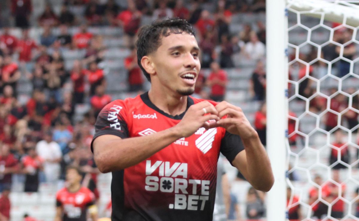 drama-no-hospital:-joia-do-athletico-desabafa-e-fala-sobre-recuperacao