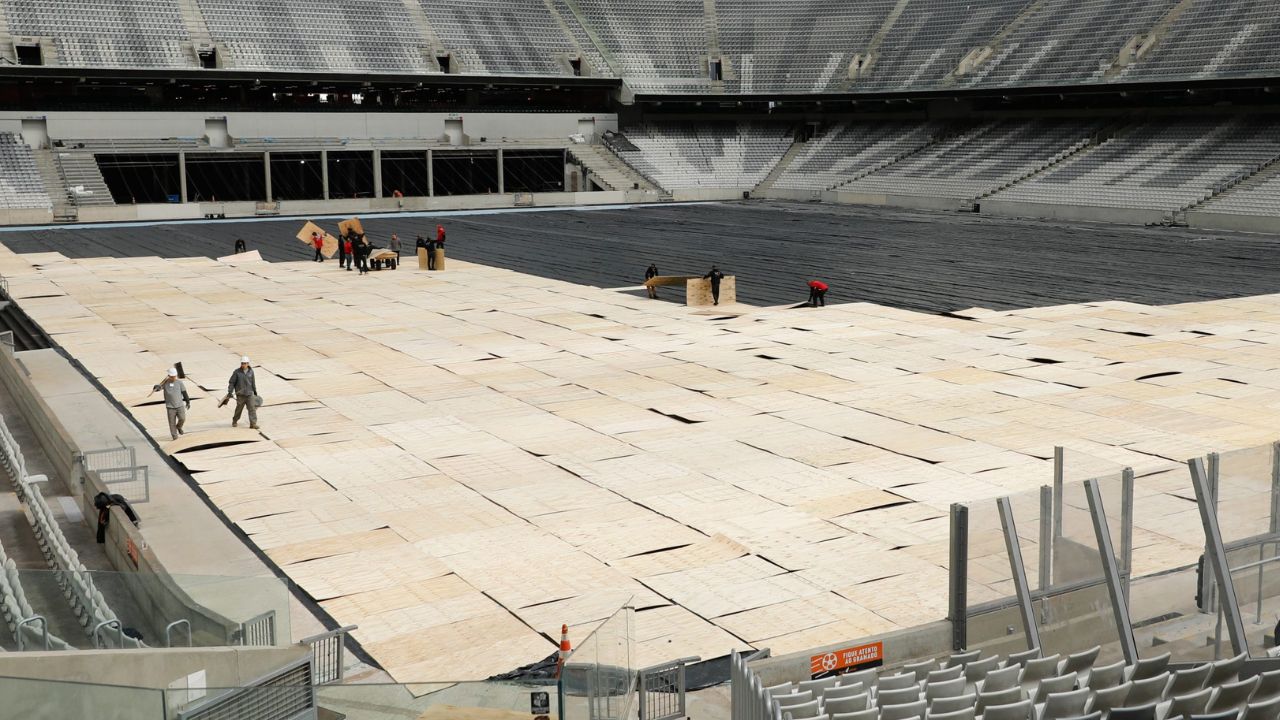 athletico-conclui-primeira-etapa-de-novo-gramado-sintetico-da-arena-da-baixada