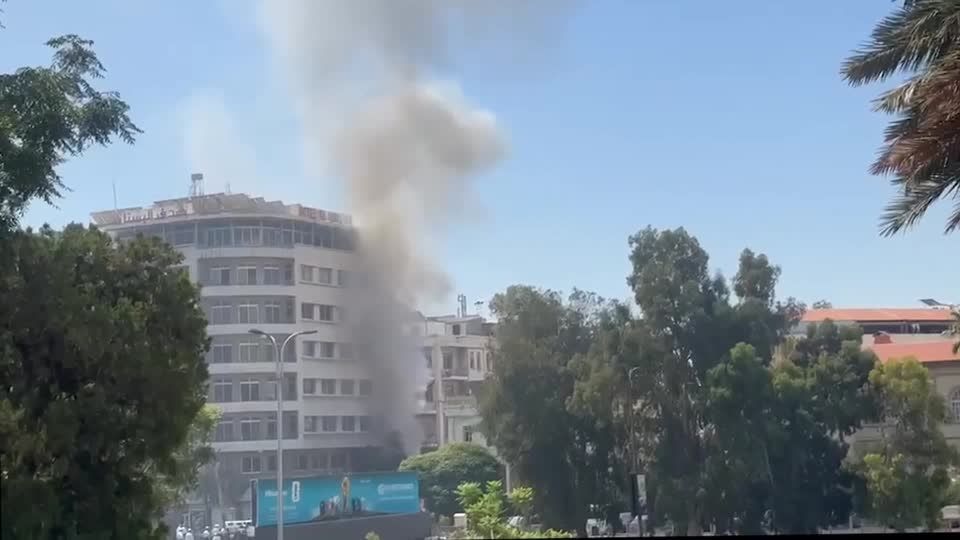 explosoes-atingem-capital-da-siria-durante-visita-de-macron