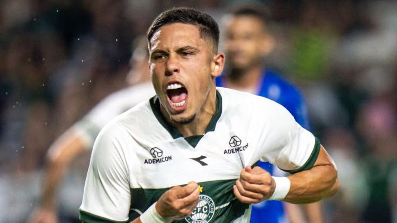 atacante-retorna-ao-coritiba-apos-emprestimo-no-equador-e-tem-futuro-incerto