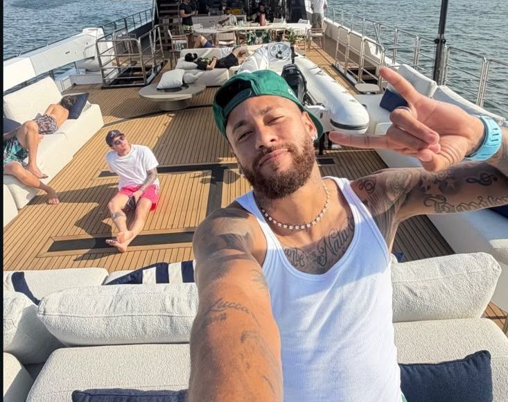 neymar-debocha-de-provocacao-do-presidente-do-remo:-“vagabundeando”