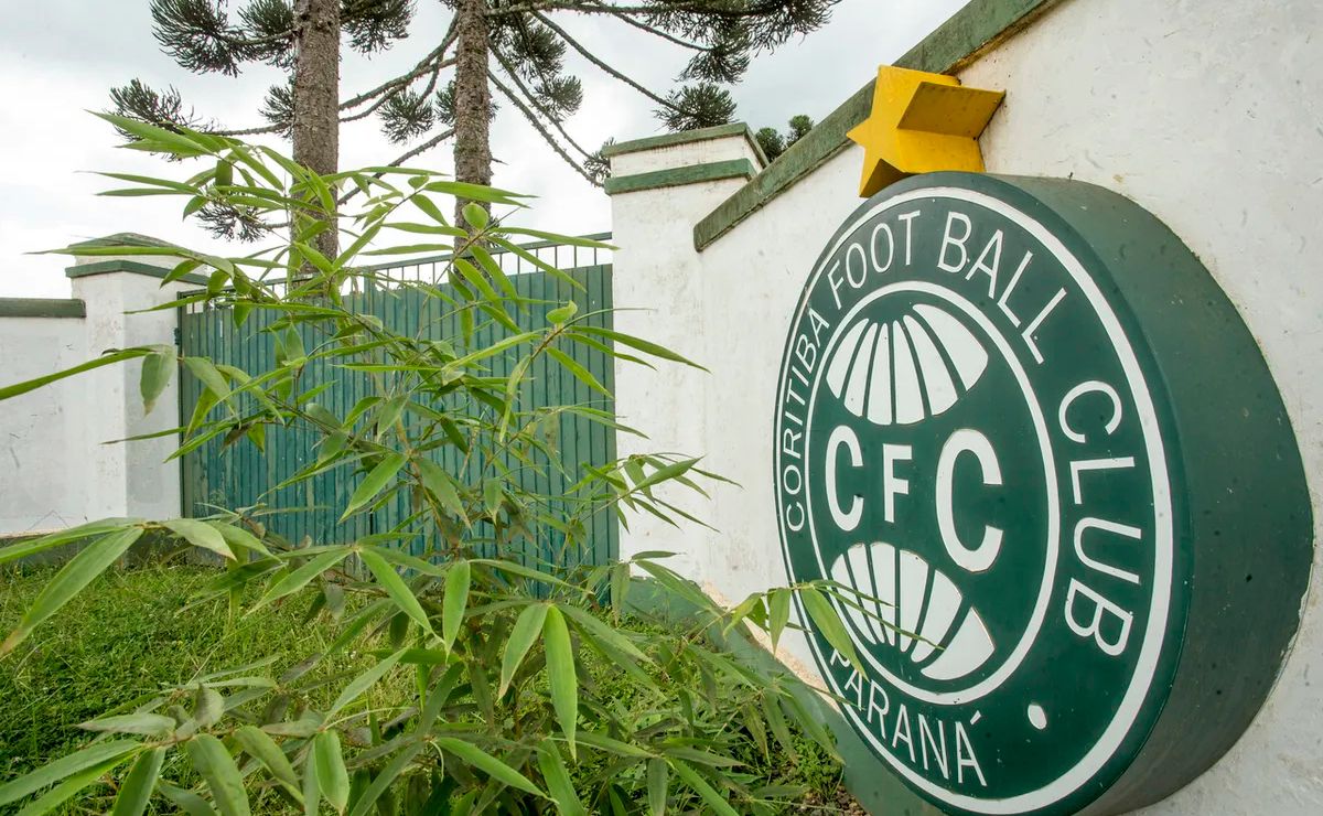 coritiba-espera-ha-15-anos-por-novo-ct:-“alguem-tem-que-explicar”,-cobra-ex-presidente