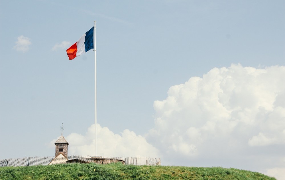 motorista-russo-atropela-pedestres-na-franca,-mata-1-e-deixa-10-feridos