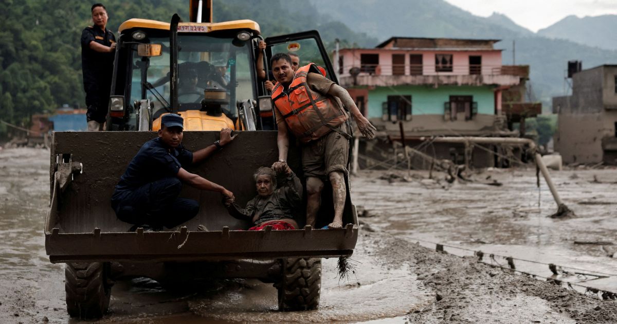 nepal:-lama-e-chuva-dificultam-buscas-por-centenas-de-desaparecidos