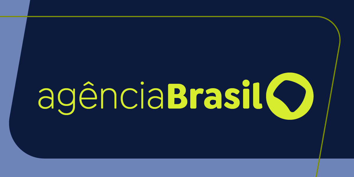 grupo-de-20-pessoas-fica-a-deriva-no-rio-e-e-resgatado-pelos-bombeiros