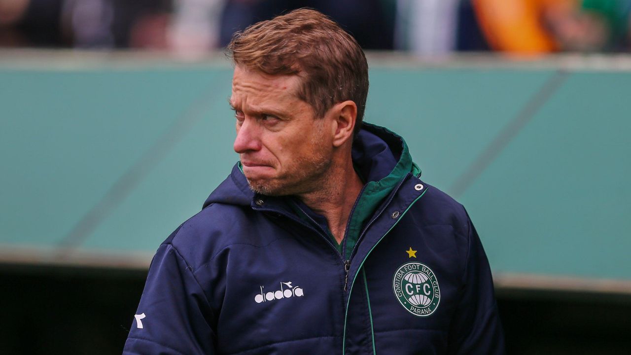 “e-ruim-pra-mim-e-pro-odair”:-tecnico-do-coritiba-critica-data-do-classico-contra-o-athletico