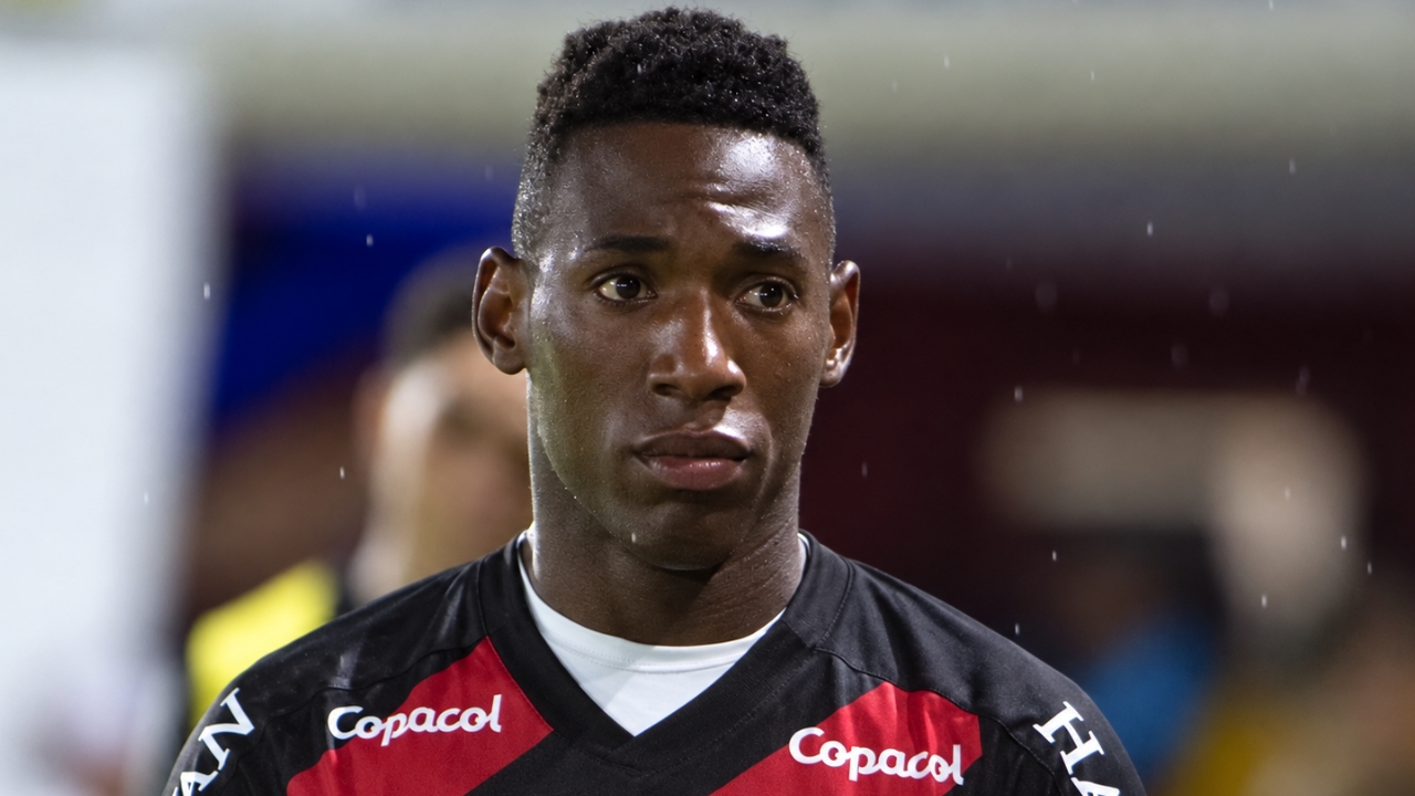 “esquecido”:-motivo-milionario-leva-athletico-a-barrar-investida-por-leo-pele