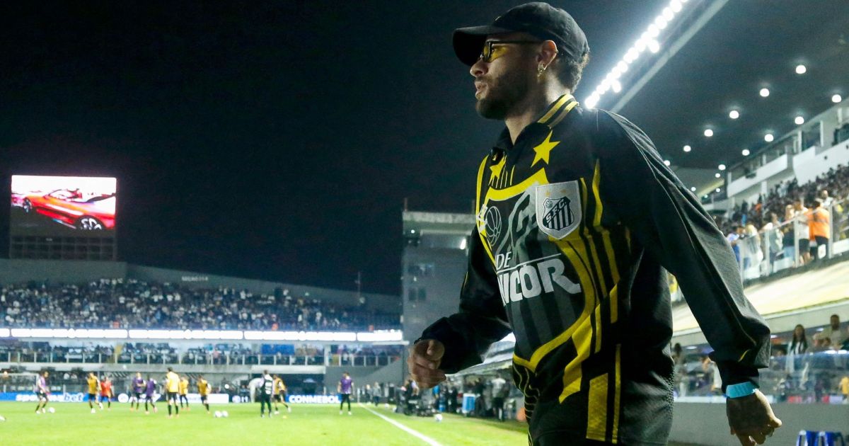 neymar-“cobra”-jornalista-em-jogo-do-santos:-“corneteiro-do-c***”